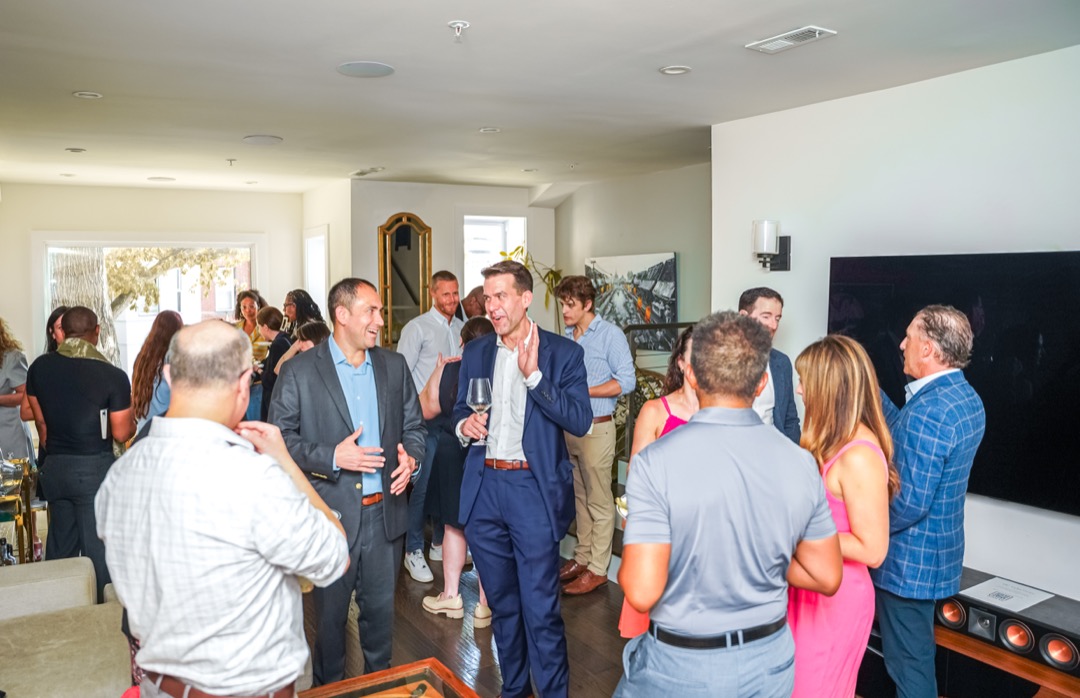 Fiduciary professionals networking over drinks in Washington, D.C.